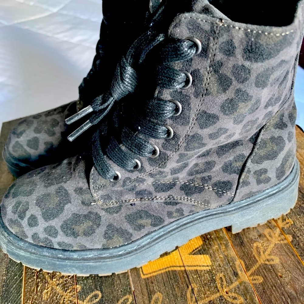 Grey leopard booties for girls